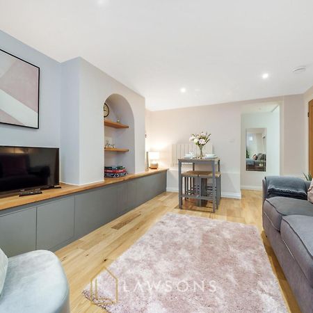 Modern Living By Lawsons With Free Parking Windsor Exterior foto