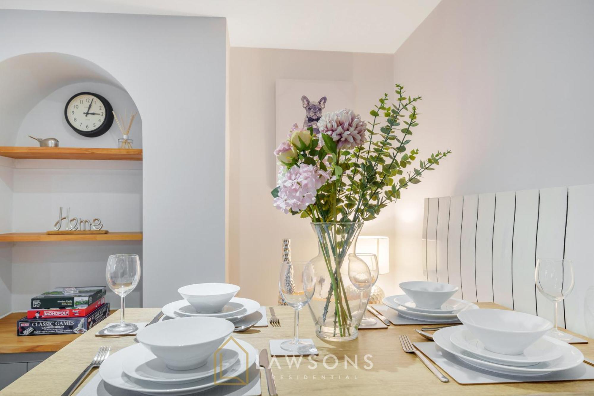 Modern Living By Lawsons With Free Parking Windsor Exterior foto